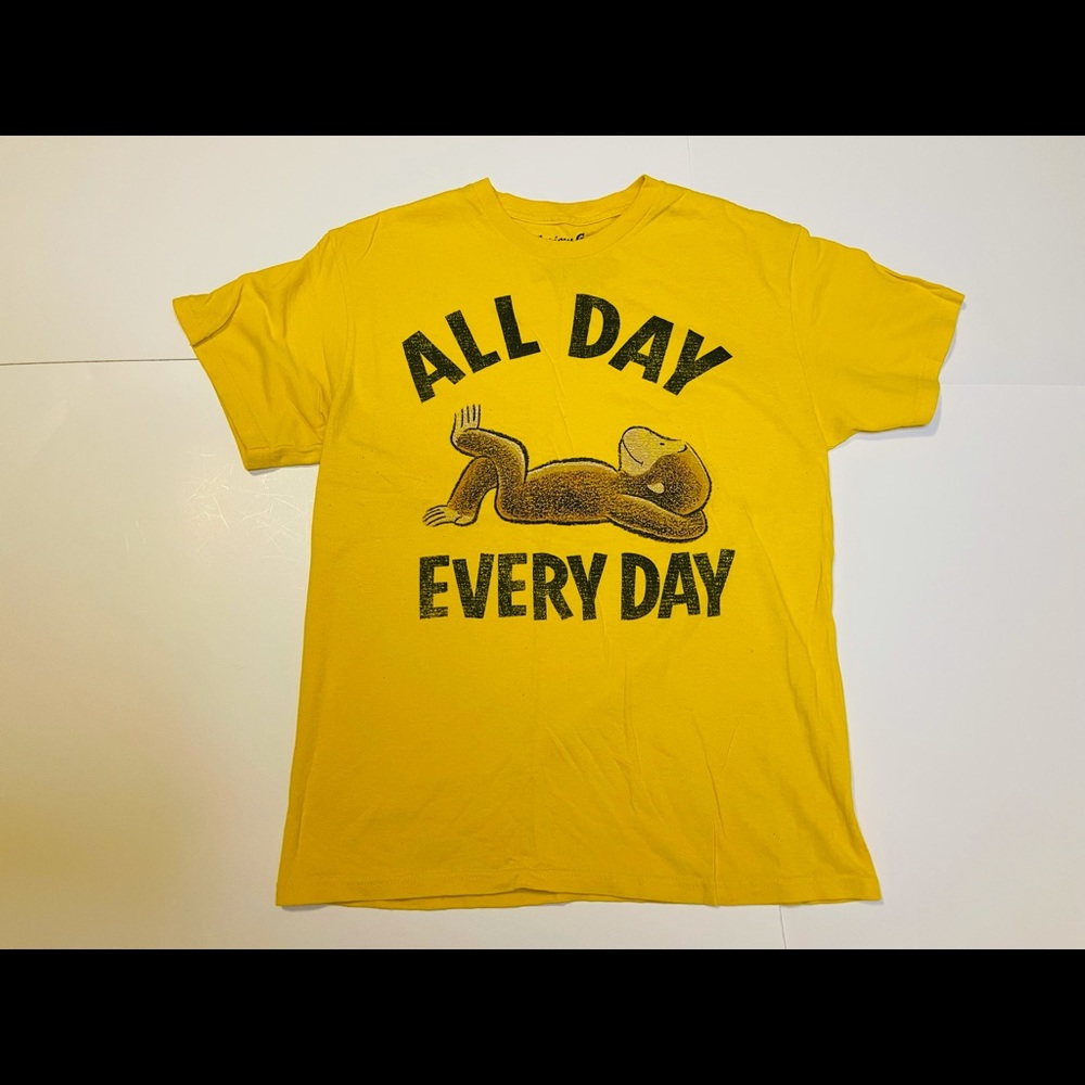 Curious George yellow t shirt men’s size Medium